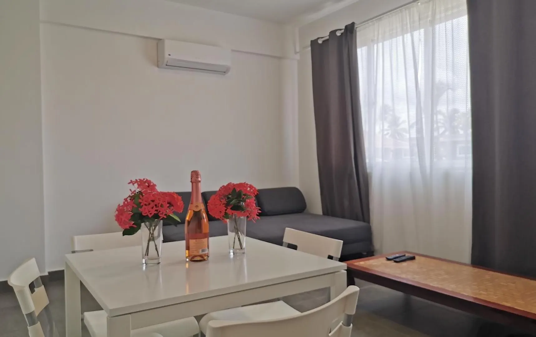 Serenara Studios And Suites - Los Corales Beach - Great Location With Many Restaurants Punta Cana 5*,